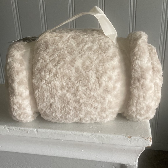 NWT Beautiful Cream Animal Print Sherpa Travel Throw Blanket w/ ❄️Gift Tag 50x60 - Picture 4 of 16